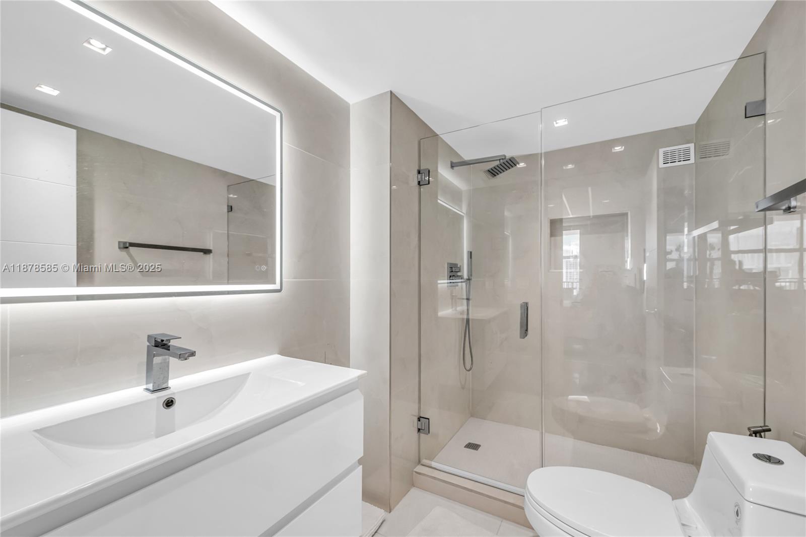Photo of 2201 Ocean Dr  #2808, Hollywood, Florida, 33019 - 