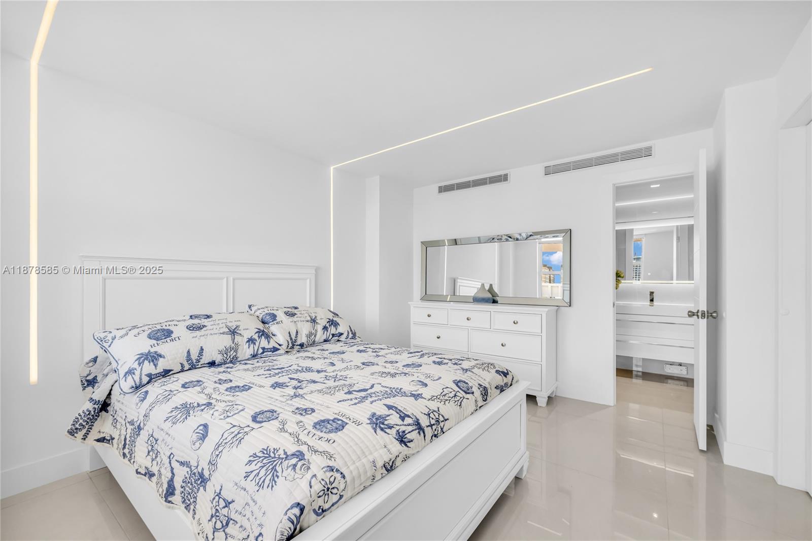Photo of 2201 Ocean Dr  #2808, Hollywood, Florida, 33019 - 