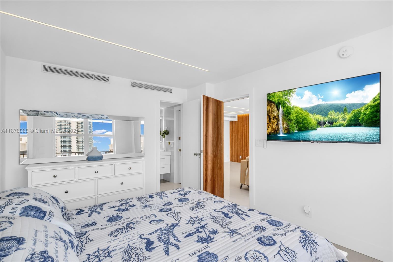 Photo of 2201 Ocean Dr  #2808, Hollywood, Florida, 33019 - 