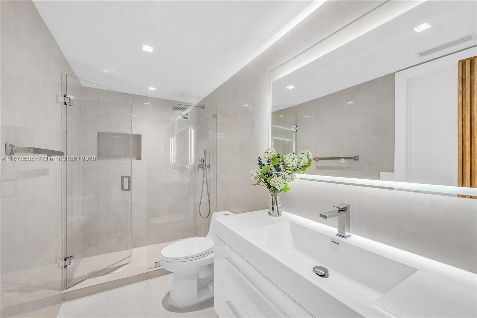 Photo of 2201 Ocean Dr  #2808, Hollywood, Florida, 33019 - 