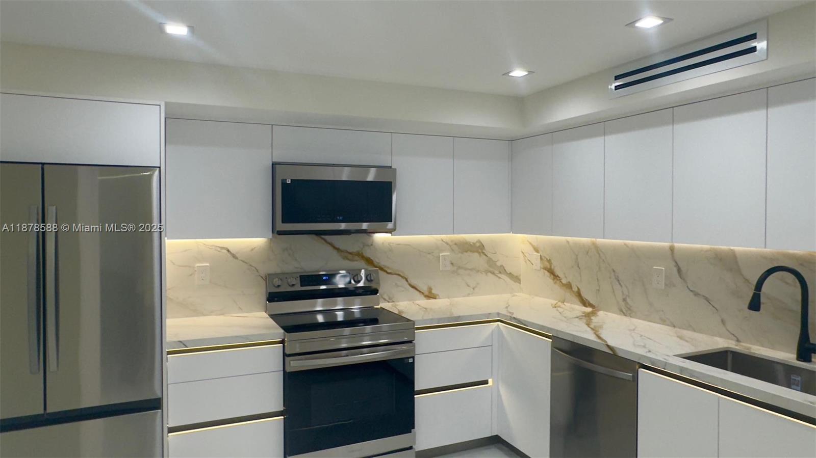 Photo of 3500 Mystic Pointe Dr  #1107, Aventura, Florida, 33180 - 