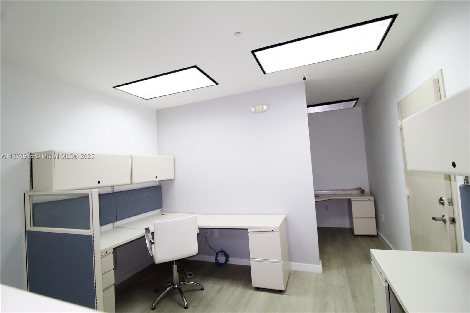 202  /   sq. ft. $ 2025-09-15 0 Photo