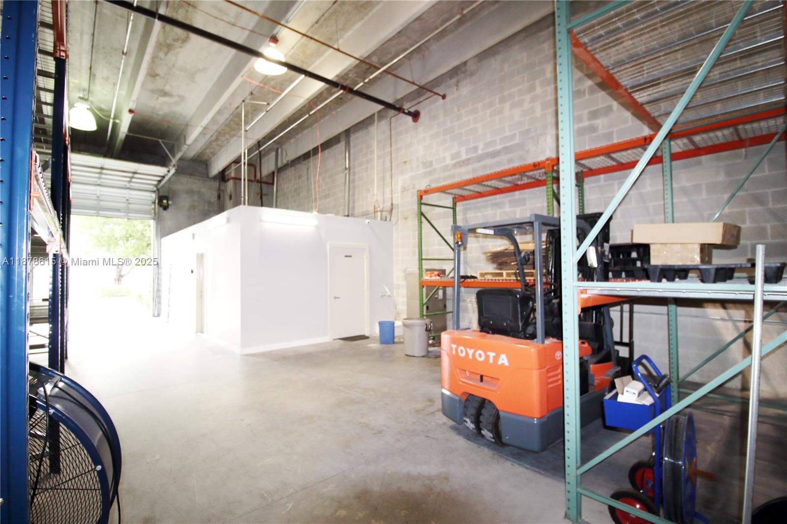 202  /   sq. ft. $ 2025-09-15 0 Photo