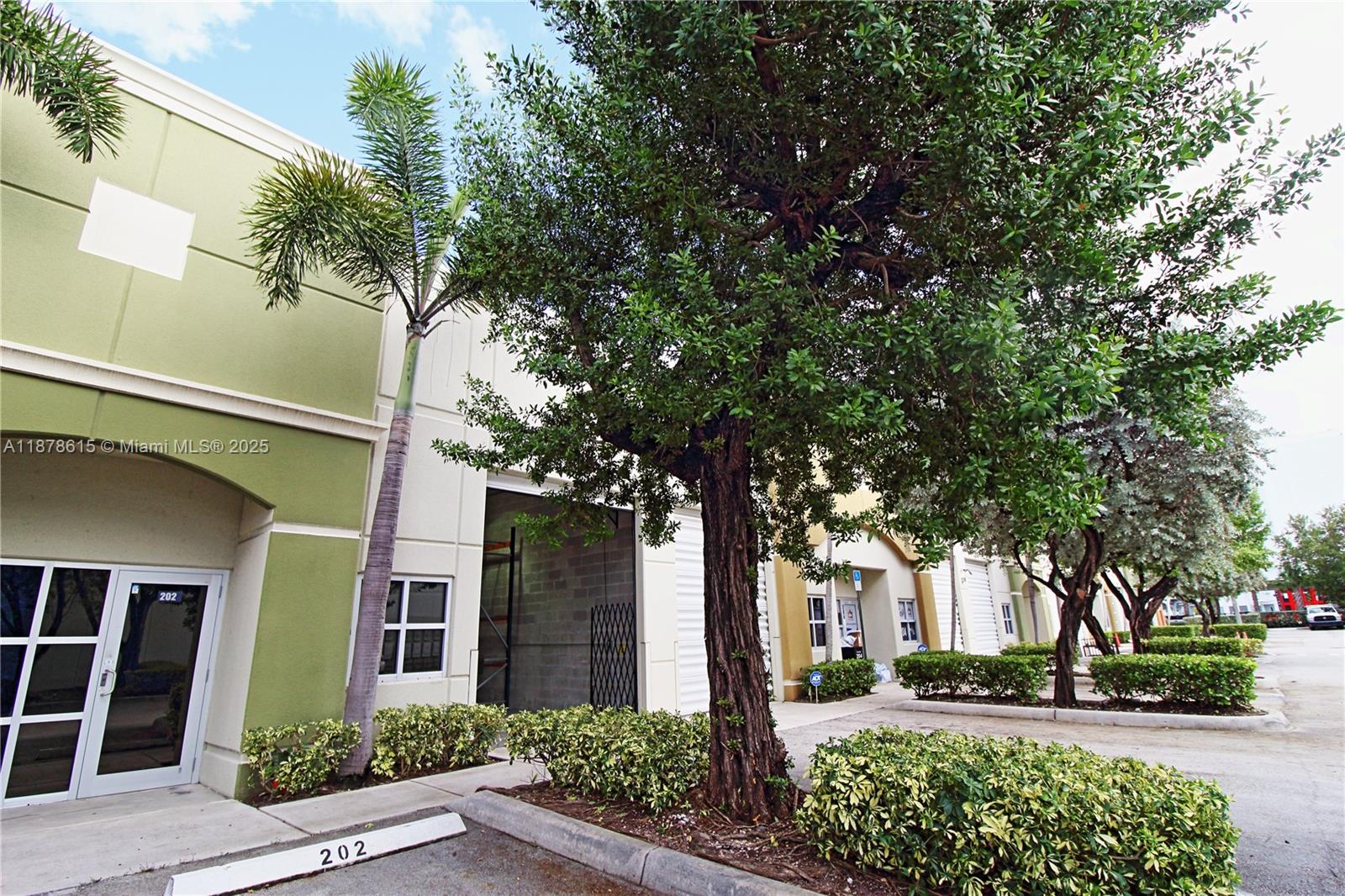 202  /   sq. ft. $ 2025-09-15 0 Photo