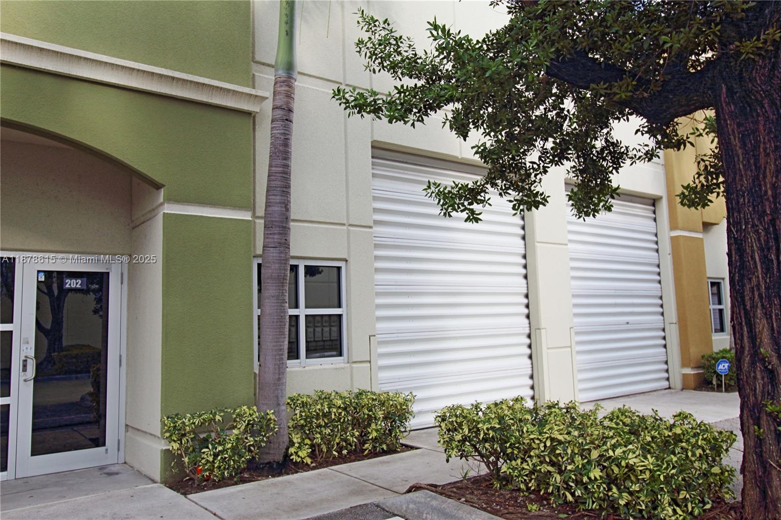 202  /   sq. ft. $ 2025-09-15 0 Photo