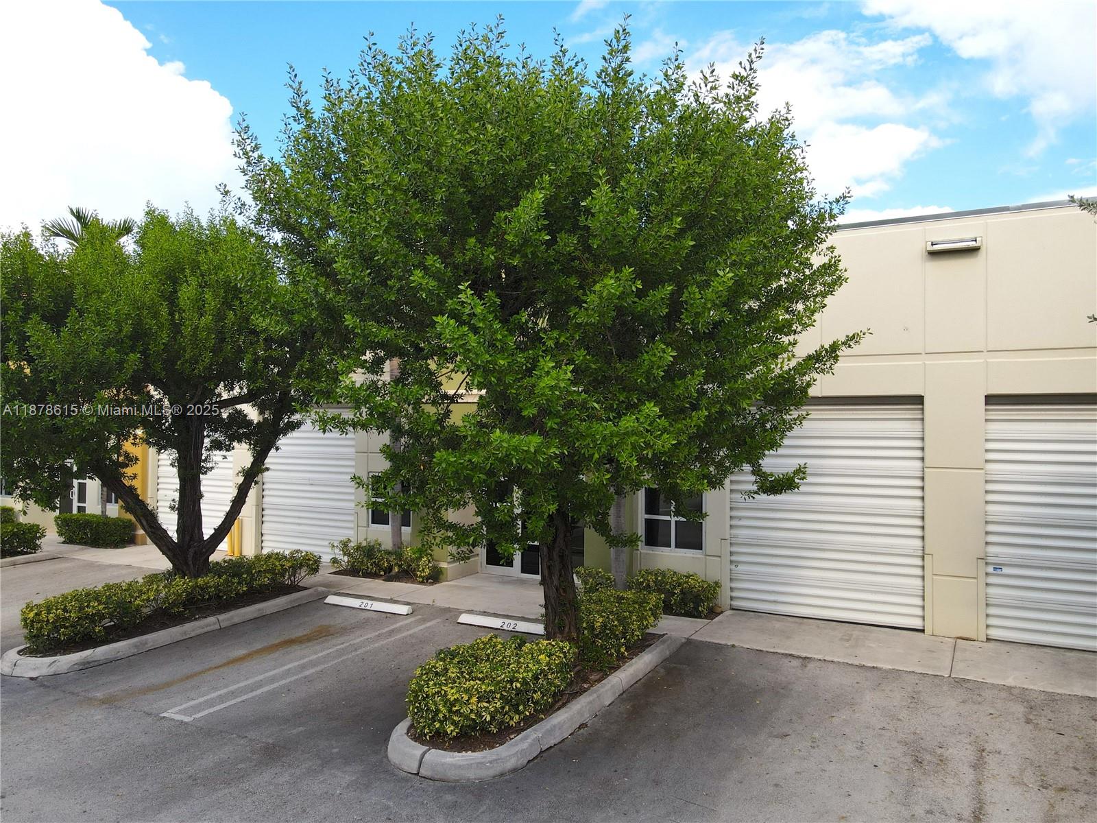 202  /   sq. ft. $ 2025-09-15 0 Photo