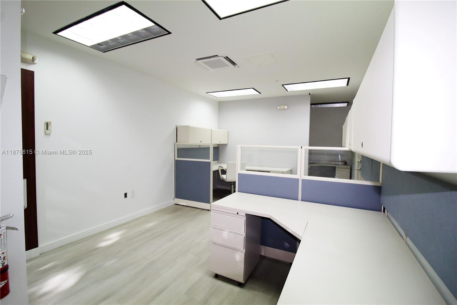 202  /   sq. ft. $ 2025-09-15 0 Photo