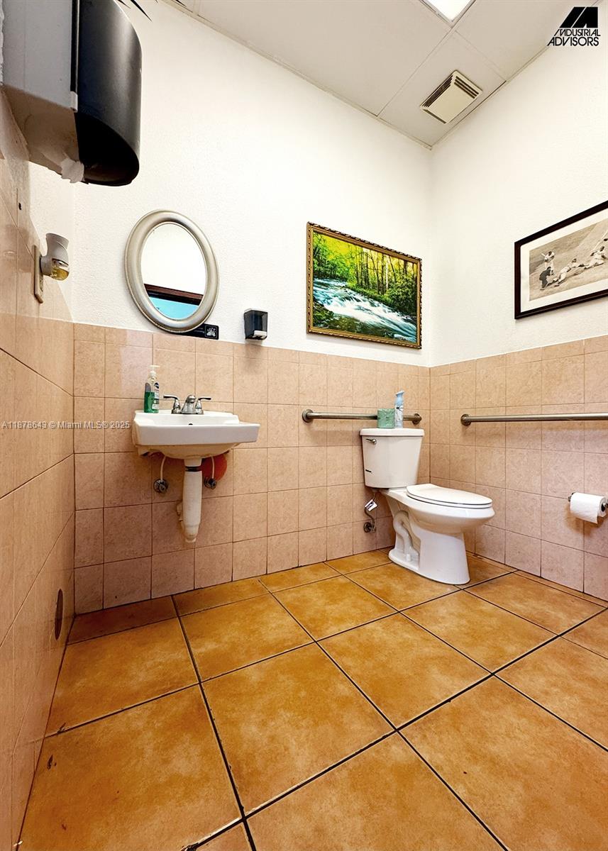 See details B7 / sq. ft. $ 2025-09-15 0 Photo