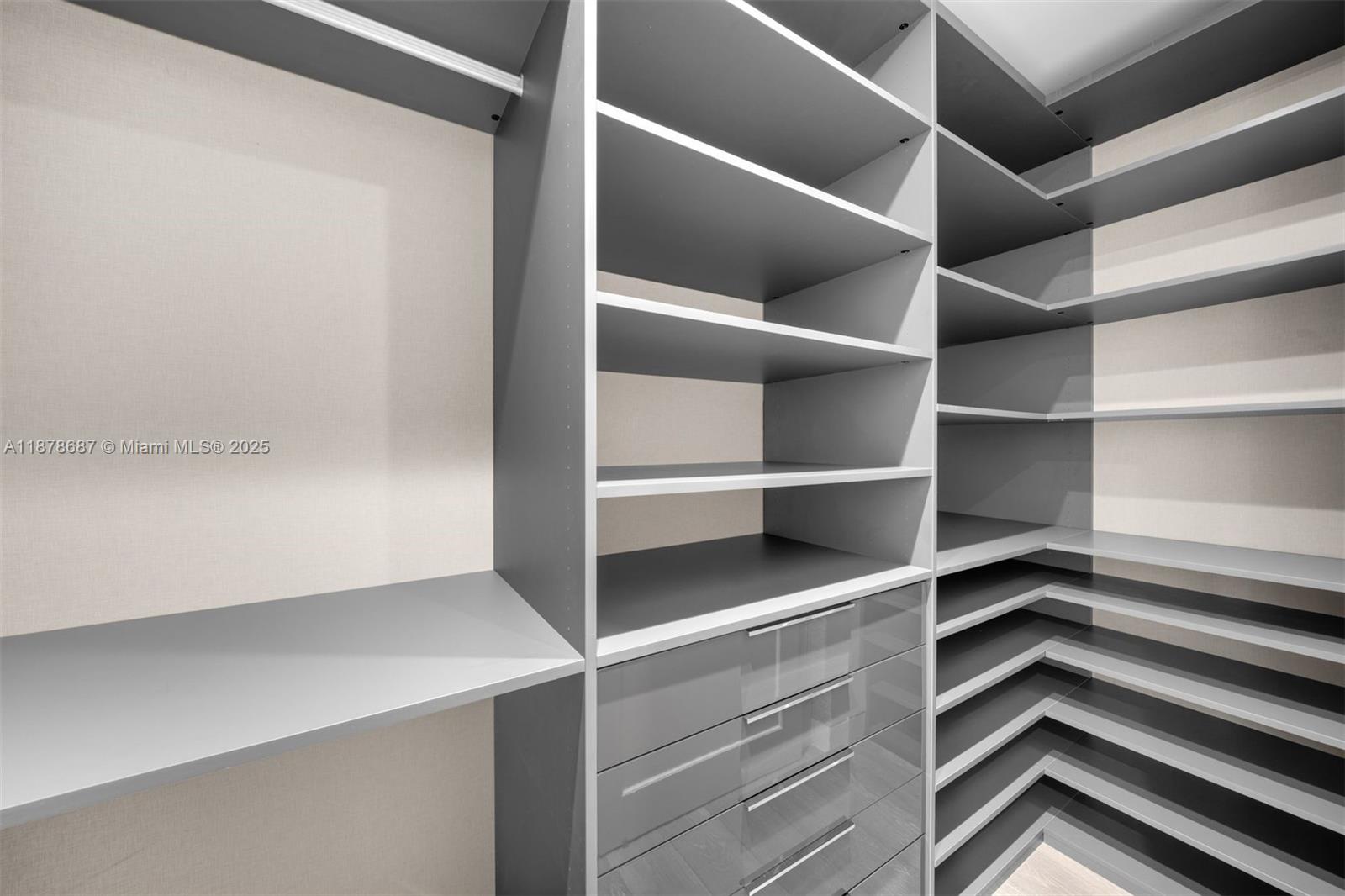 406 4 / 7 5720 sq. ft. $ 2025-09-15 0 Photo