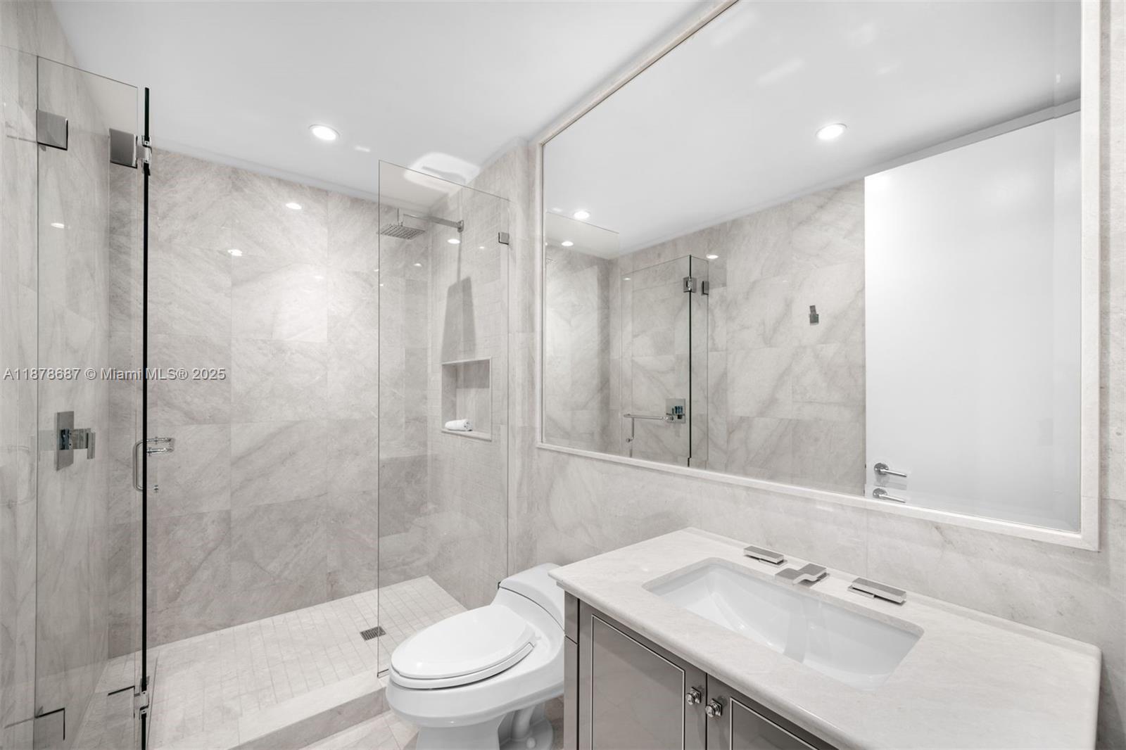 406 4 / 7 5720 sq. ft. $ 2025-09-15 0 Photo