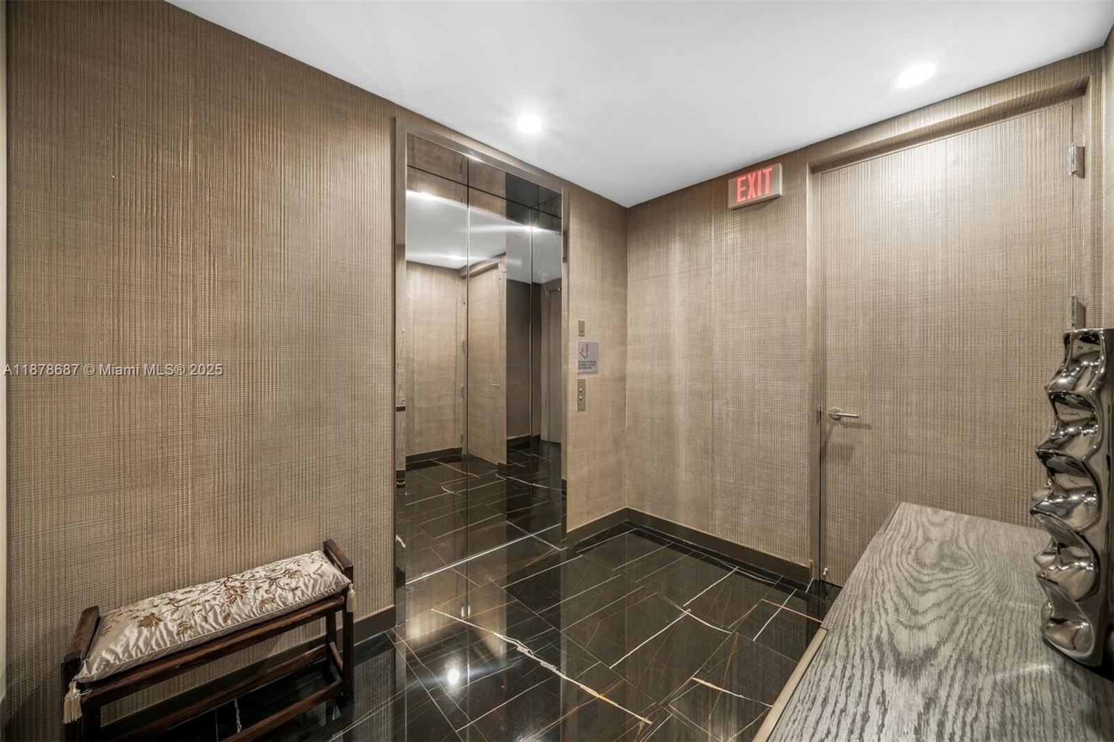 406 4 / 7 5720 sq. ft. $ 2025-09-15 0 Photo