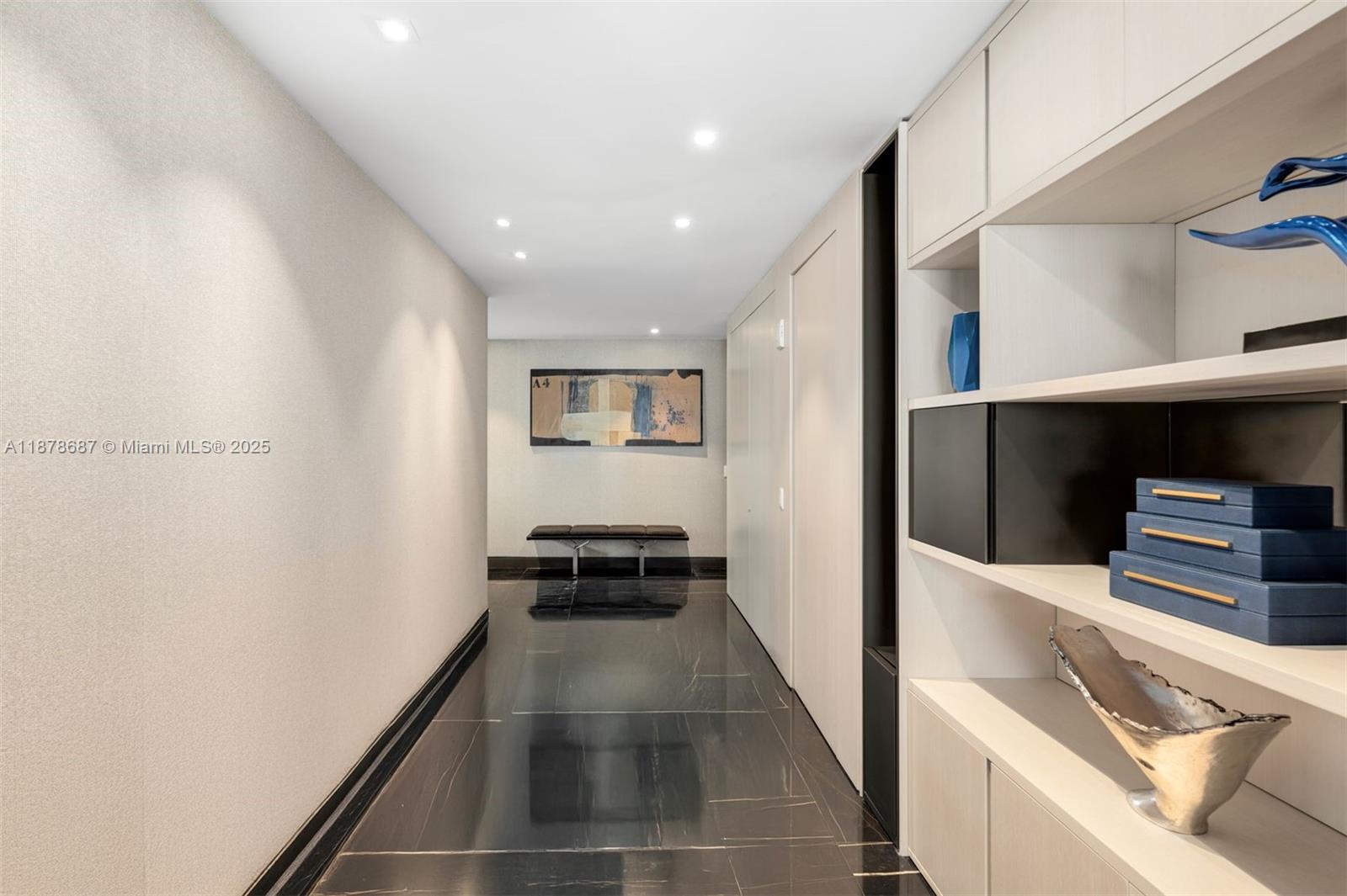 406 4 / 7 5720 sq. ft. $ 2025-09-15 0 Photo