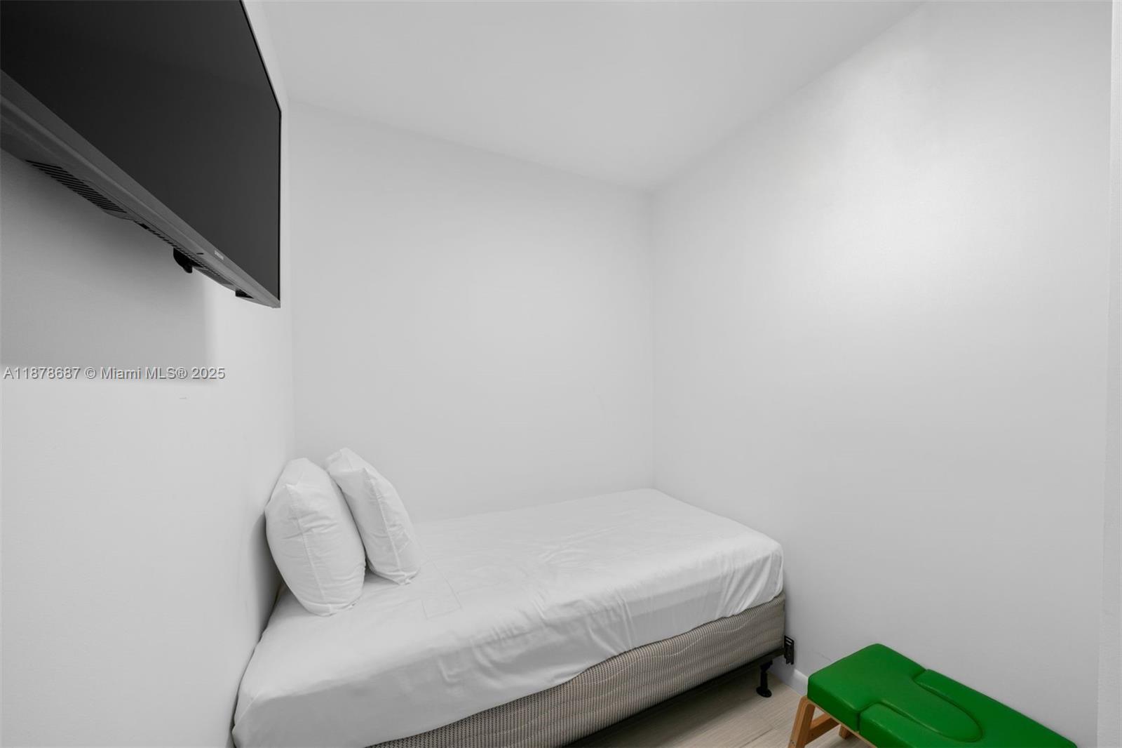 406 4 / 7 5720 sq. ft. $ 2025-09-15 0 Photo