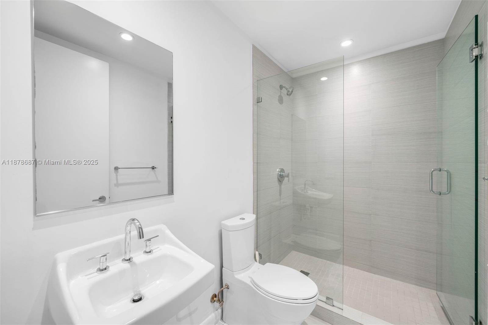 406 4 / 7 5720 sq. ft. $ 2025-09-15 0 Photo