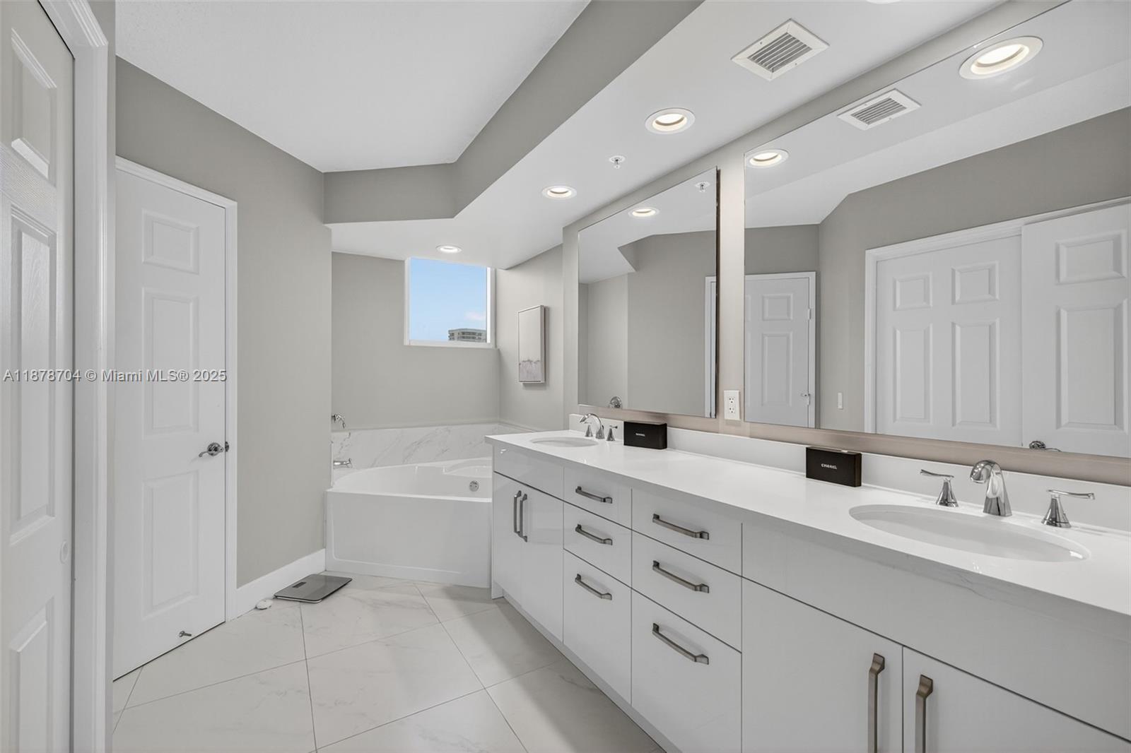 Photo of 3370 Hidden Bay Dr  #1115, Aventura, Florida, 33180 - 