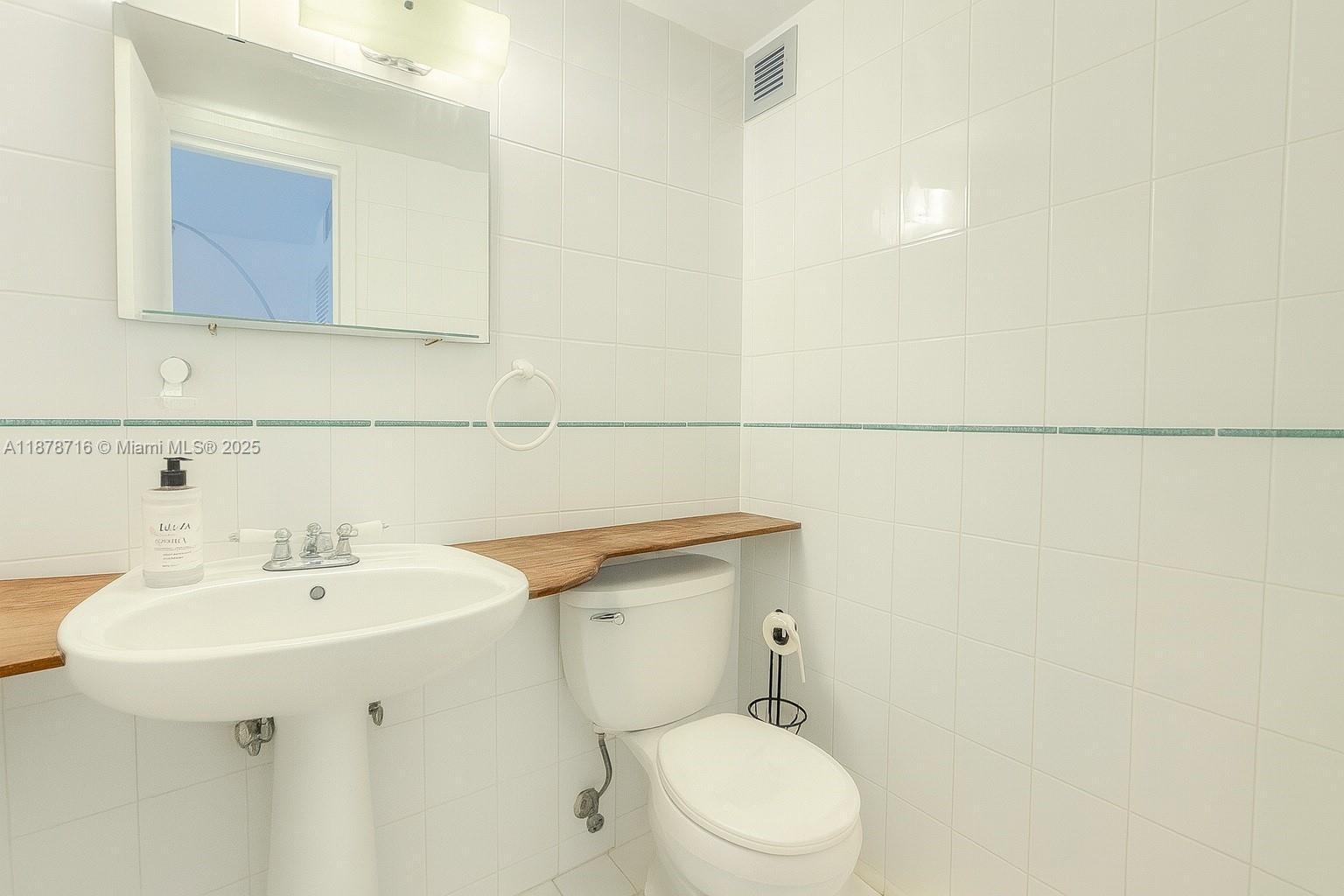 Photo of 16909 Bay Rd  #507, Sunny Isles Beach, Florida, 33160 - Half Bath