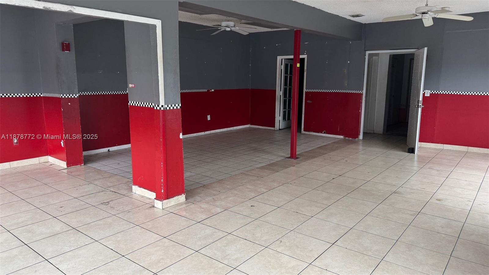   /   кв.футов $ 2025-09-15 0 Фото