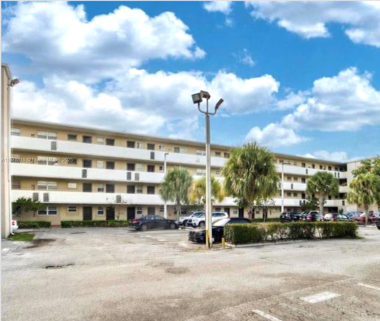 305-1 1 / 2 1036 sq. ft. $ 2025-09-15 0 Photo