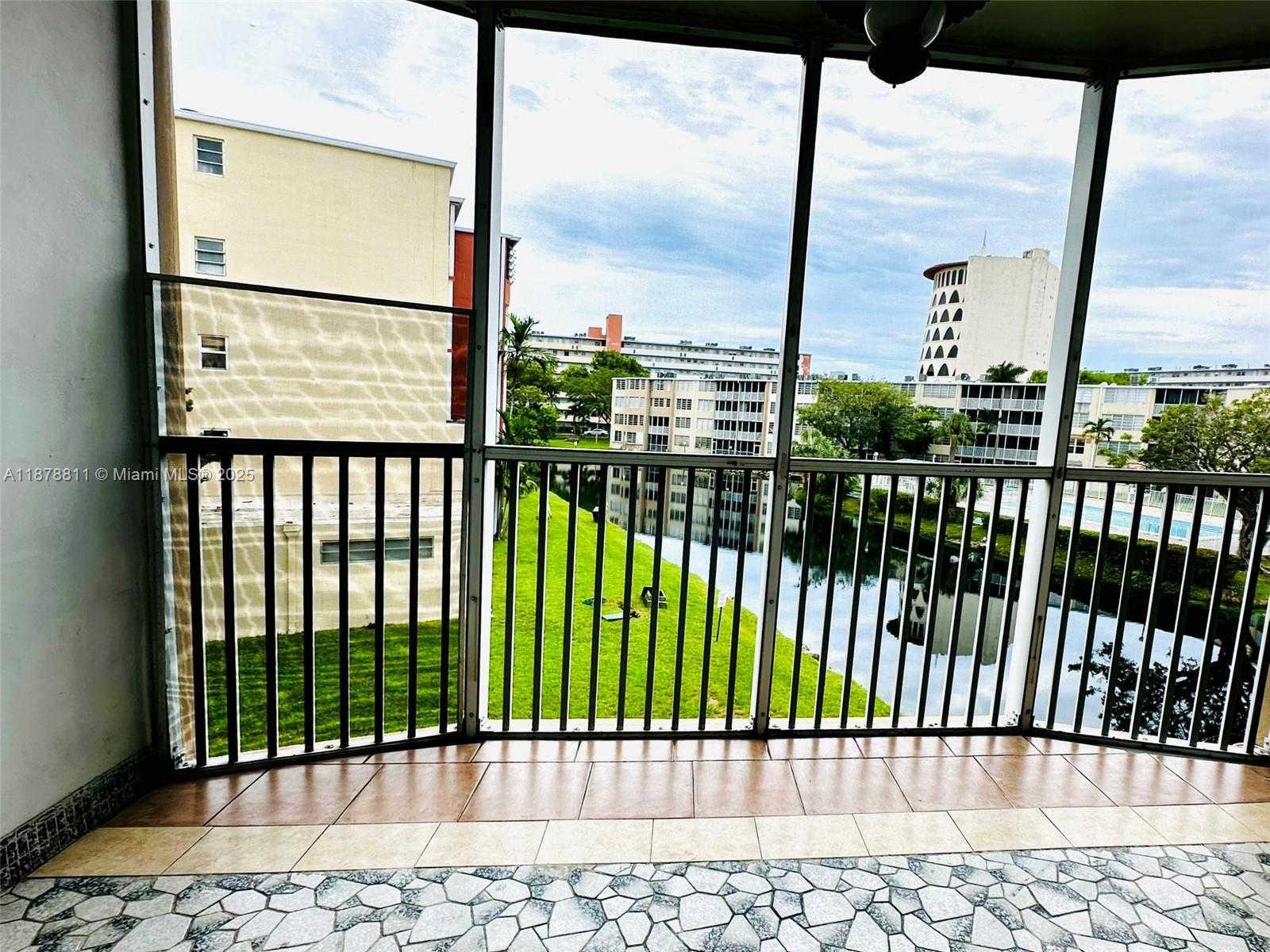 305-1 1 / 2 1036 sq. ft. $ 2025-09-15 0 Photo