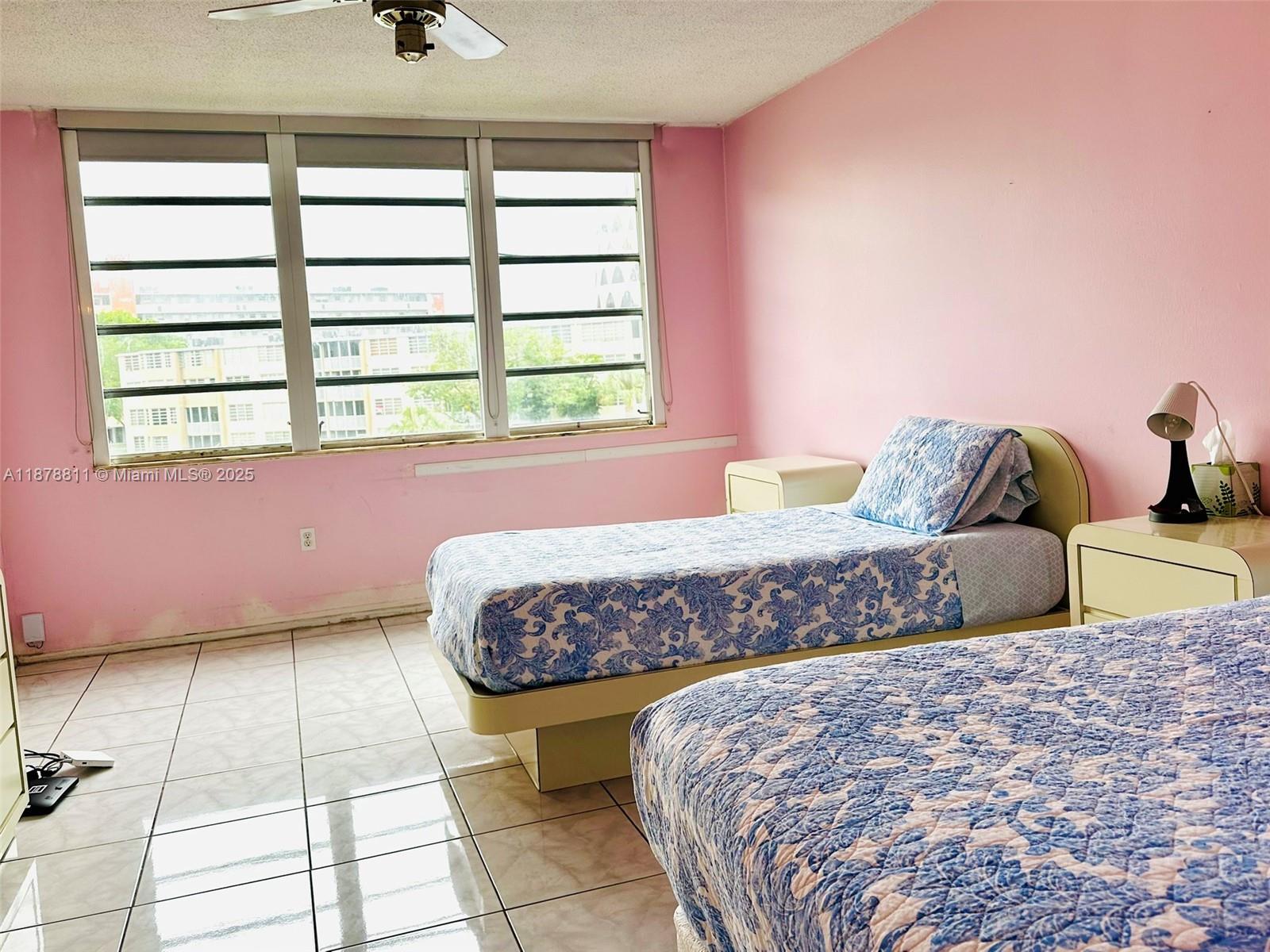 305-1 1 / 2 1036 sq. ft. $ 2025-09-15 0 Photo