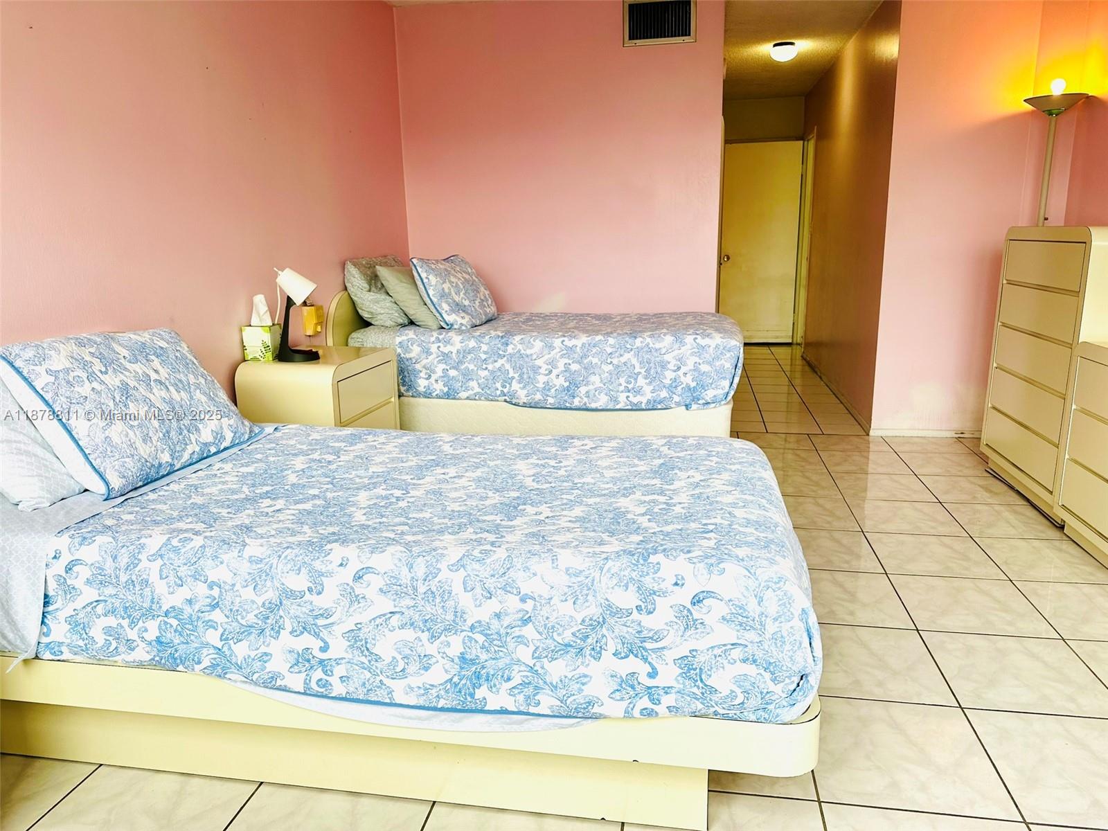 305-1 1 / 2 1036 sq. ft. $ 2025-09-15 0 Photo