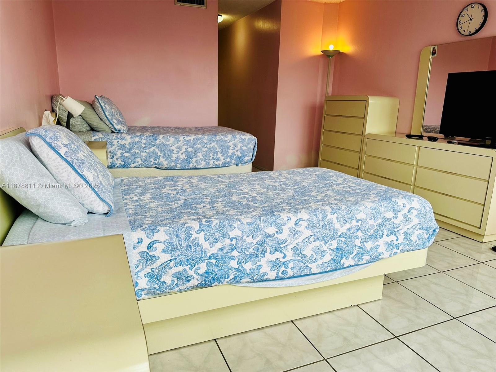 305-1 1 / 2 1036 sq. ft. $ 2025-09-15 0 Photo