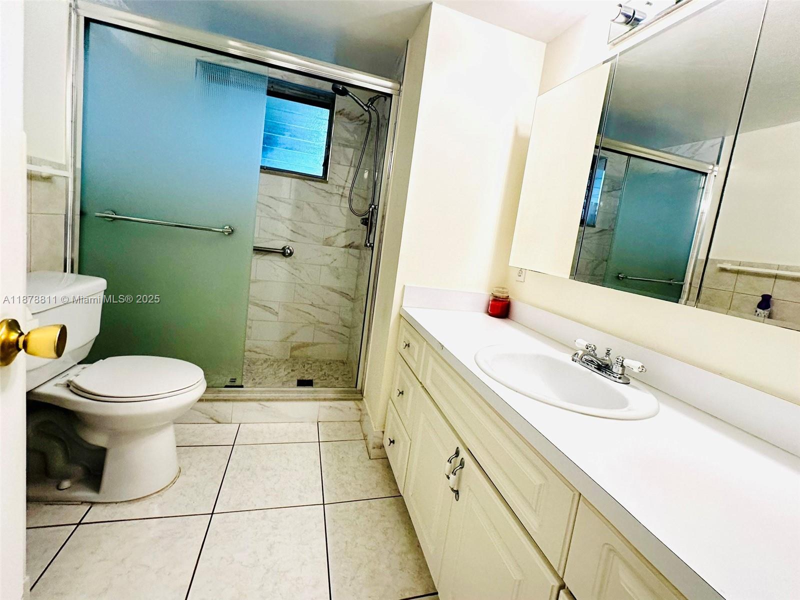 305-1 1 / 2 1036 sq. ft. $ 2025-09-15 0 Photo