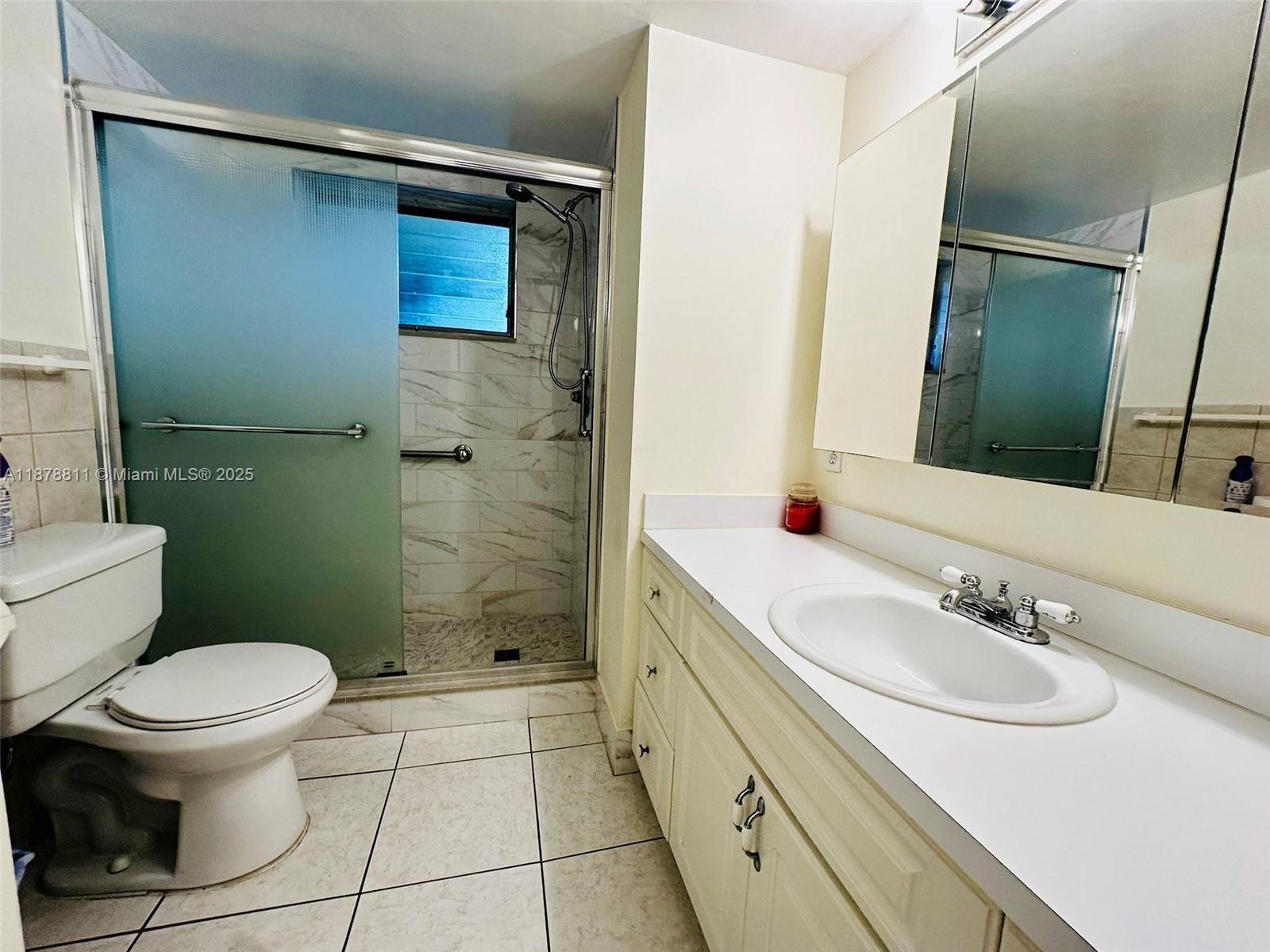 305-1 1 / 2 1036 sq. ft. $ 2025-09-15 0 Photo