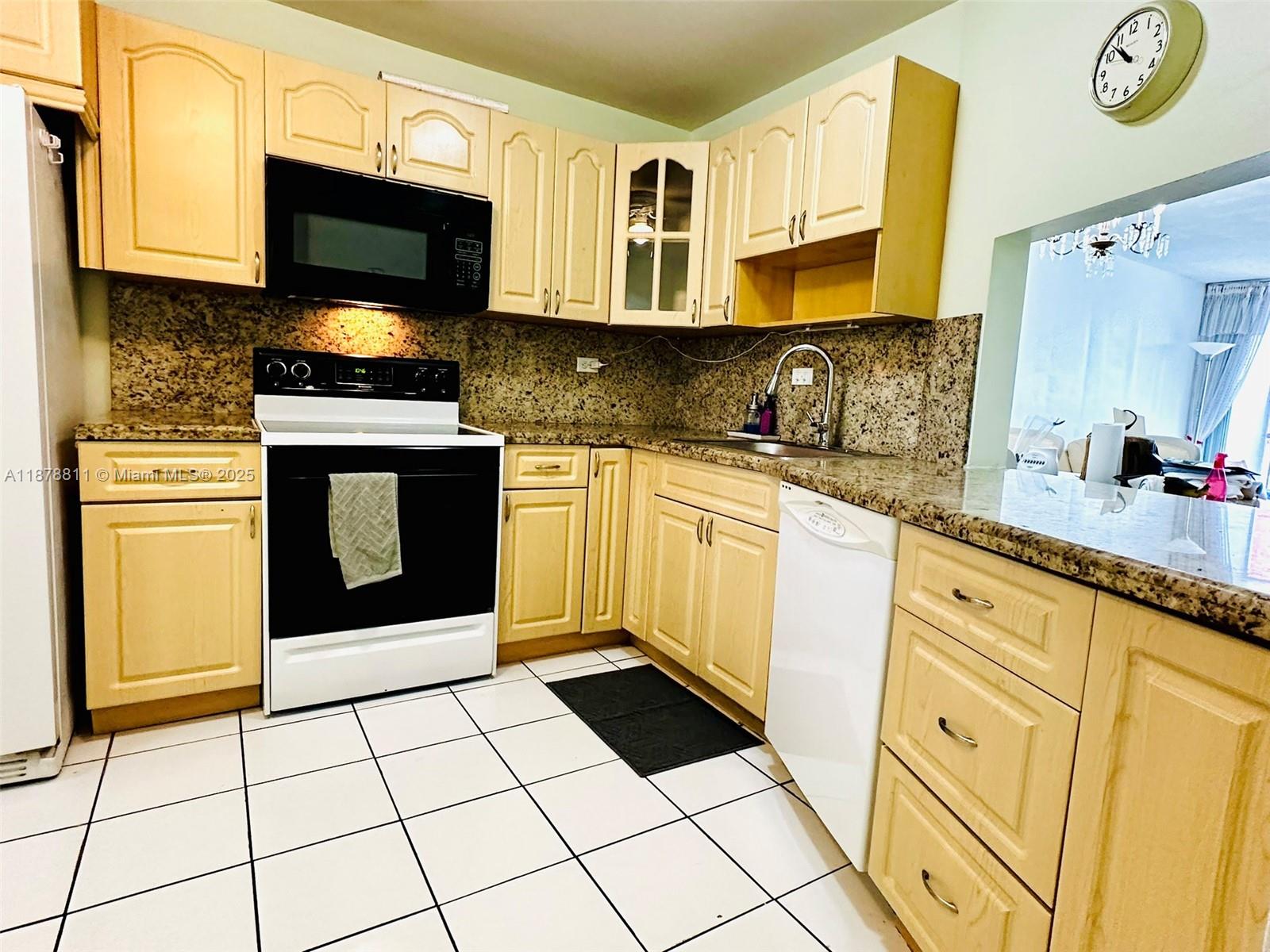 305-1 1 / 2 1036 sq. ft. $ 2025-09-15 0 Photo