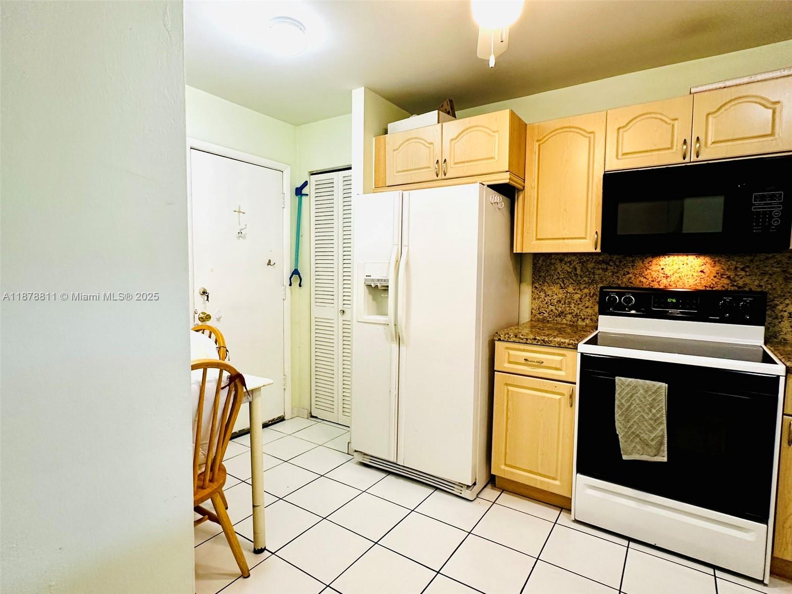 305-1 1 / 2 1036 sq. ft. $ 2025-09-15 0 Photo