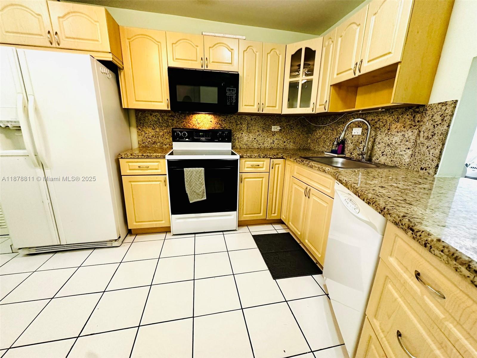 305-1 1 / 2 1036 sq. ft. $ 2025-09-15 0 Photo