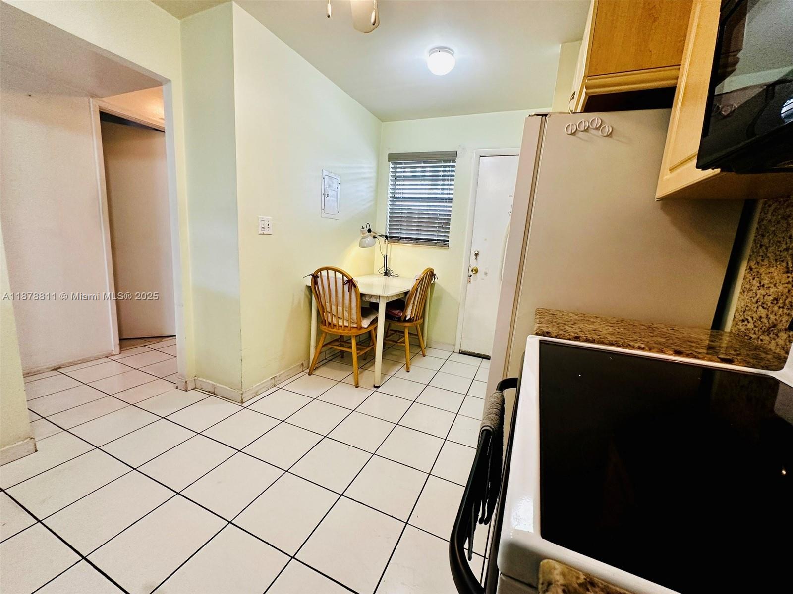 305-1 1 / 2 1036 sq. ft. $ 2025-09-15 0 Photo