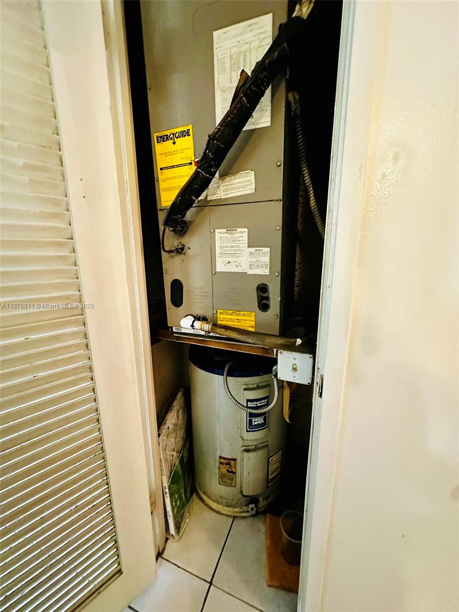 305-1 1 / 2 1036 sq. ft. $ 2025-09-15 0 Photo