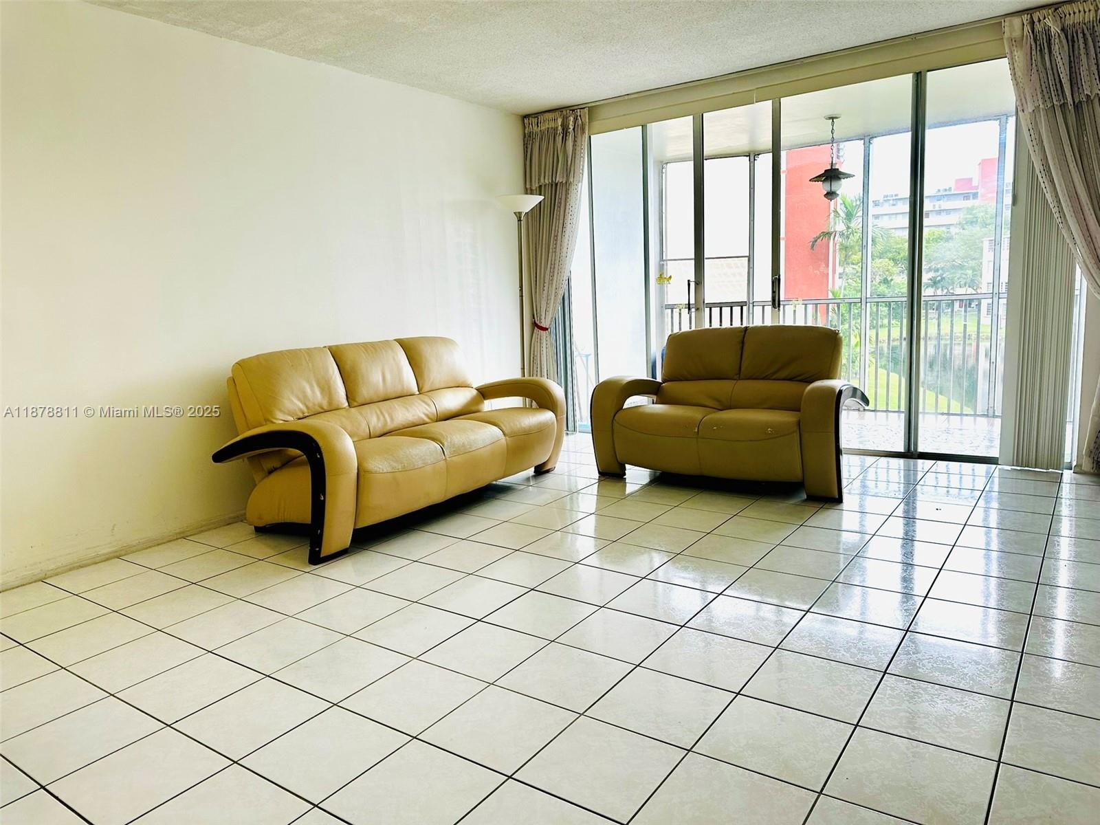 305-1 1 / 2 1036 sq. ft. $ 2025-09-15 0 Photo