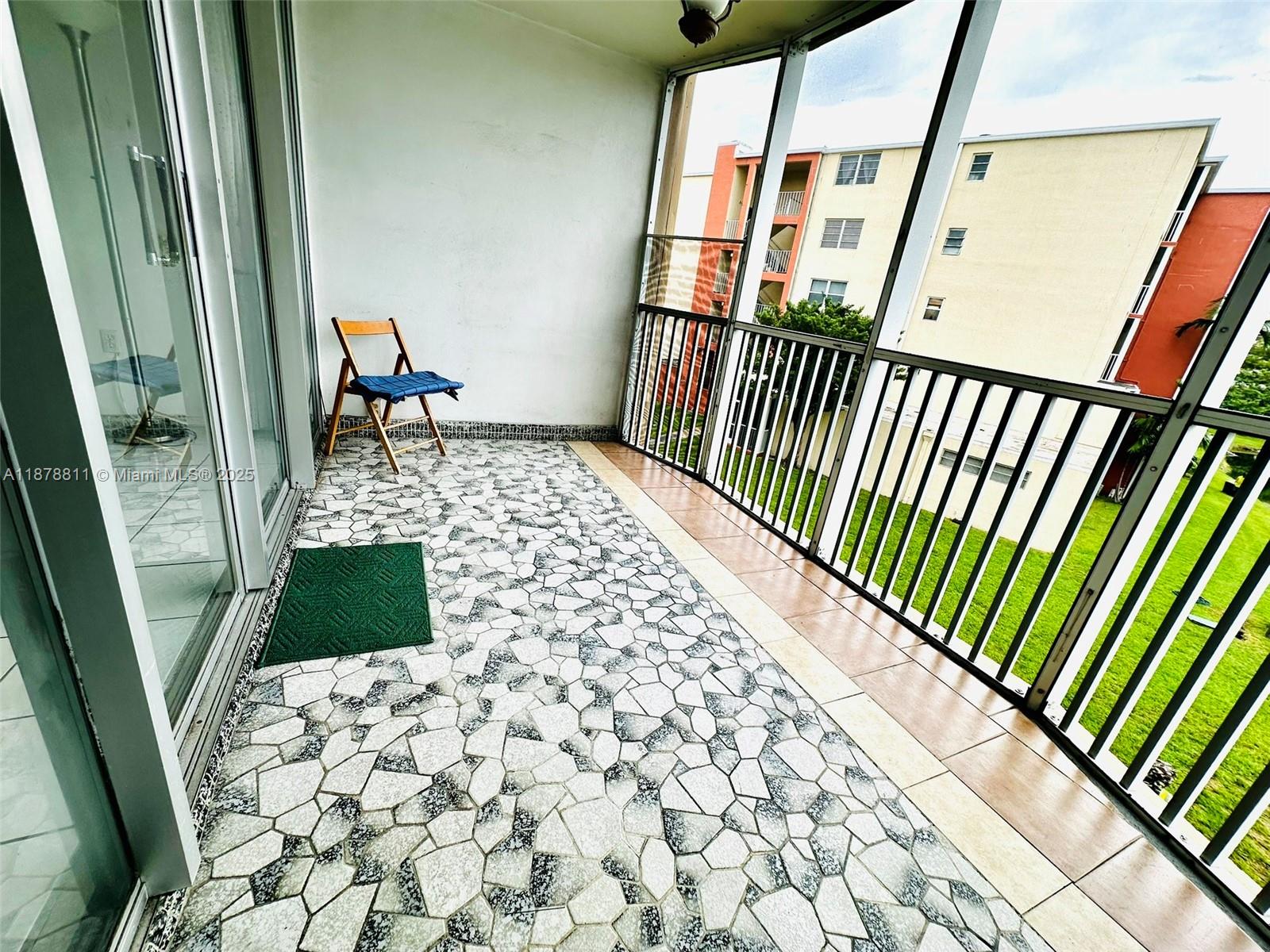 305-1 1 / 2 1036 sq. ft. $ 2025-09-15 0 Photo
