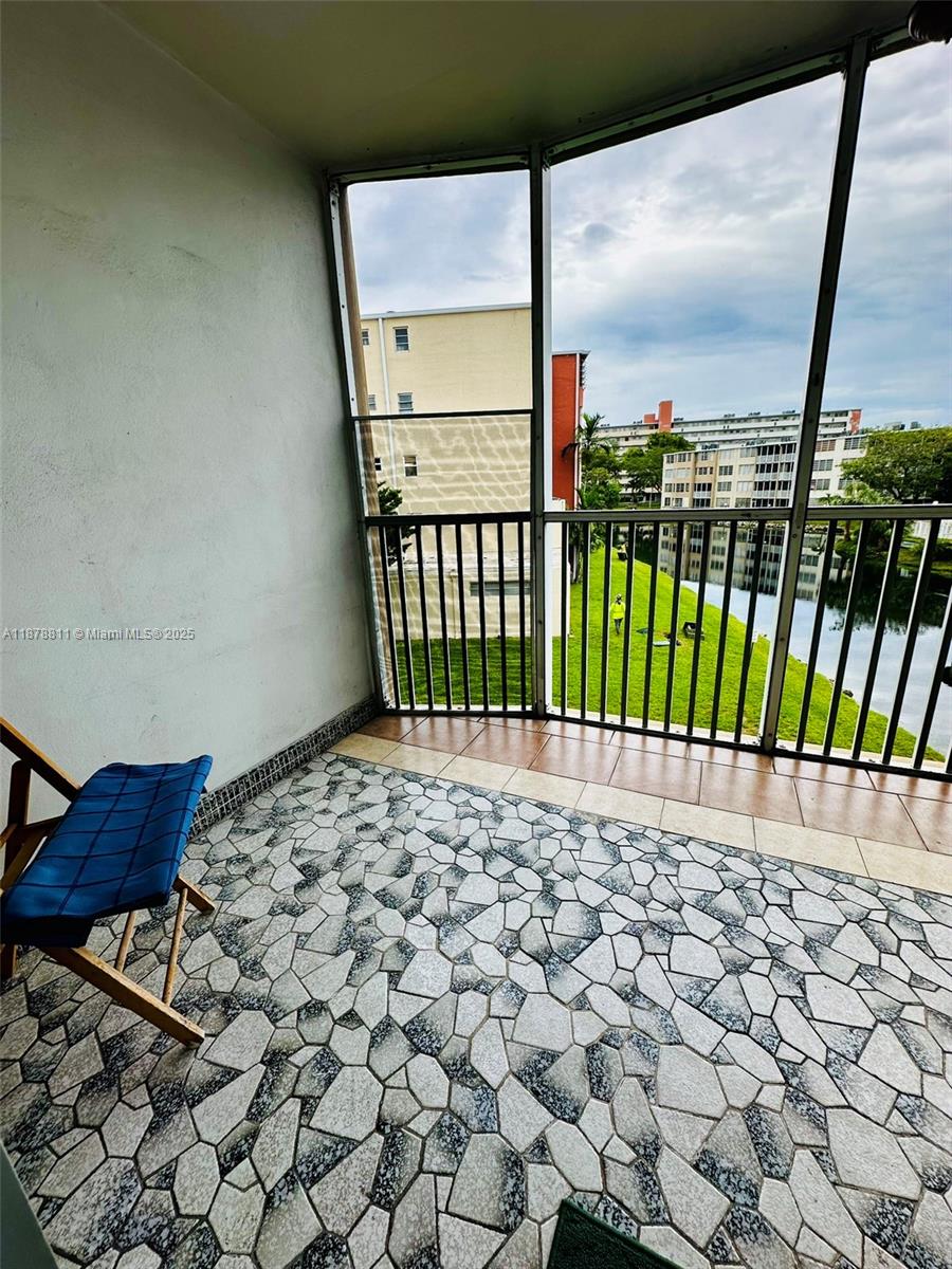 305-1 1 / 2 1036 sq. ft. $ 2025-09-15 0 Photo