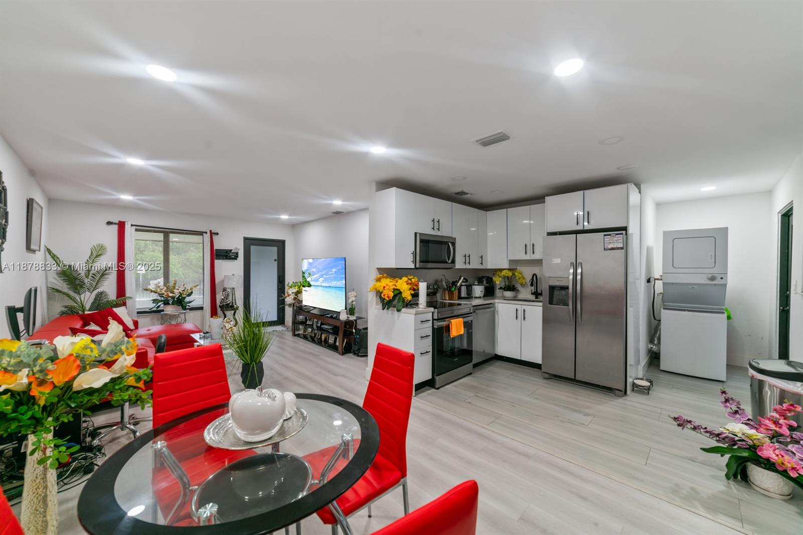   /  3900 sq. ft. $ 2025-09-15 0 Photo