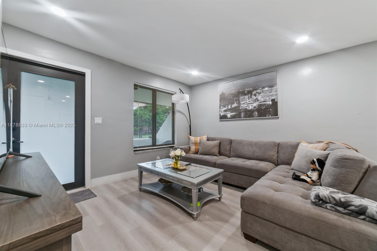   /  3900 sq. ft. $ 2025-09-15 0 Photo
