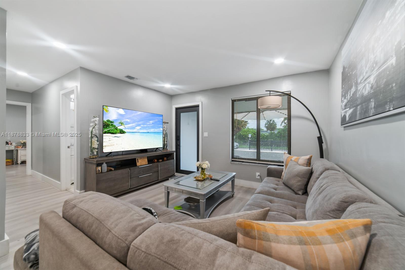   /  3900 sq. ft. $ 2025-09-15 0 Photo