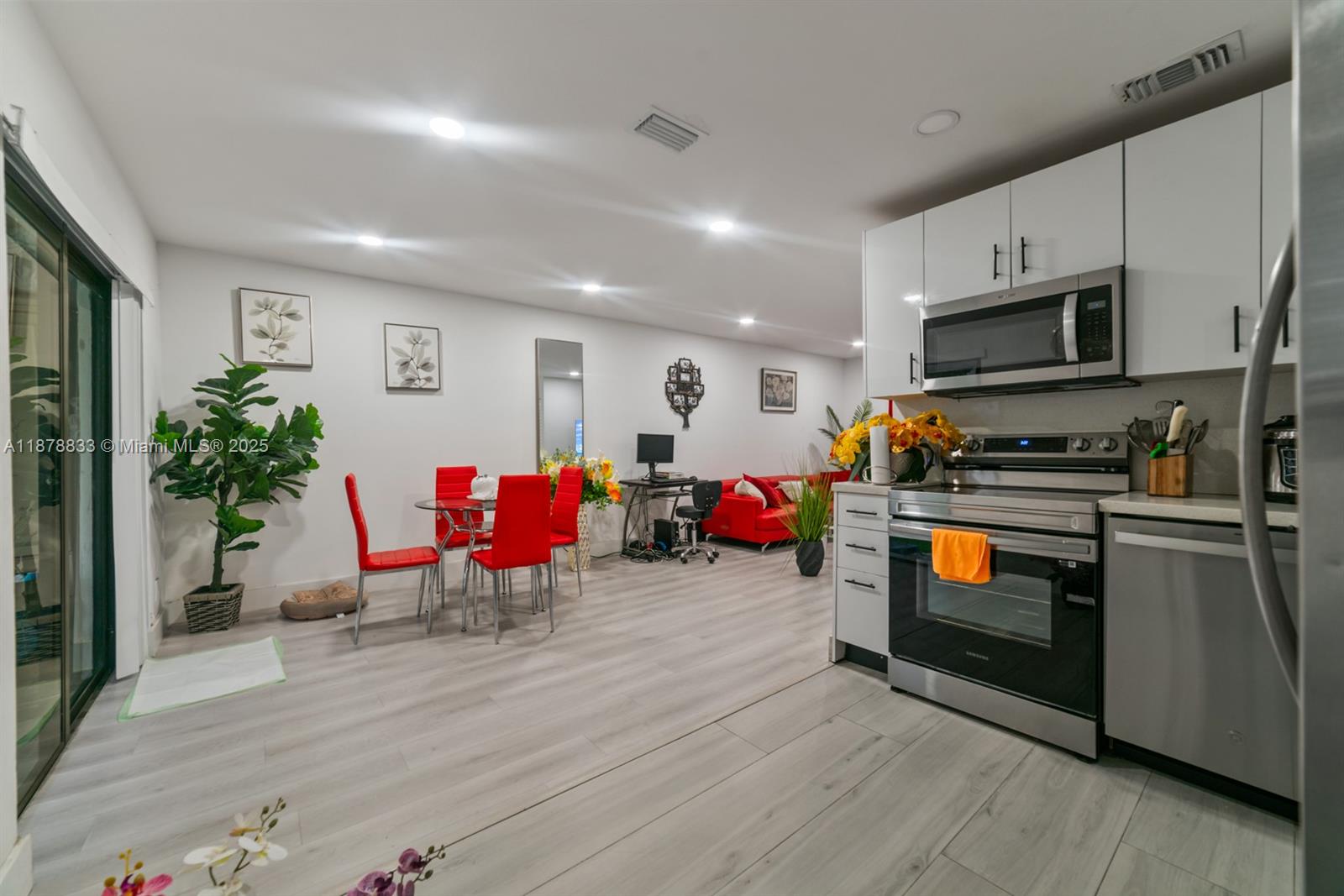   /  3900 sq. ft. $ 2025-09-15 0 Photo