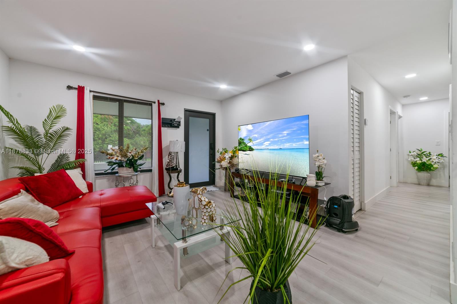   /  3900 sq. ft. $ 2025-09-15 0 Photo