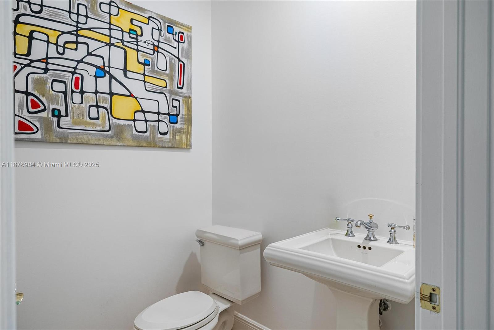 Photo of 1260 Hatteras Ln  (1260), Hollywood, Florida, 33019 - Half bathroom