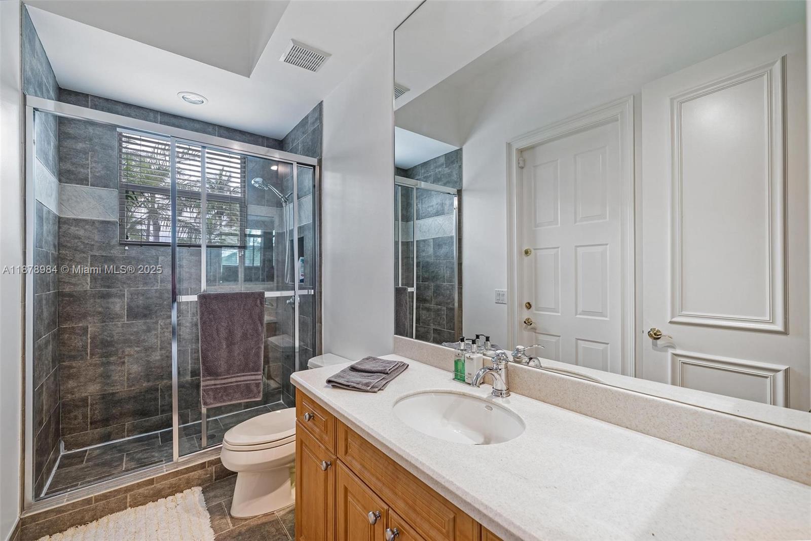 Photo of 1260 Hatteras Ln  (1260), Hollywood, Florida, 33019 - 6th bathroom