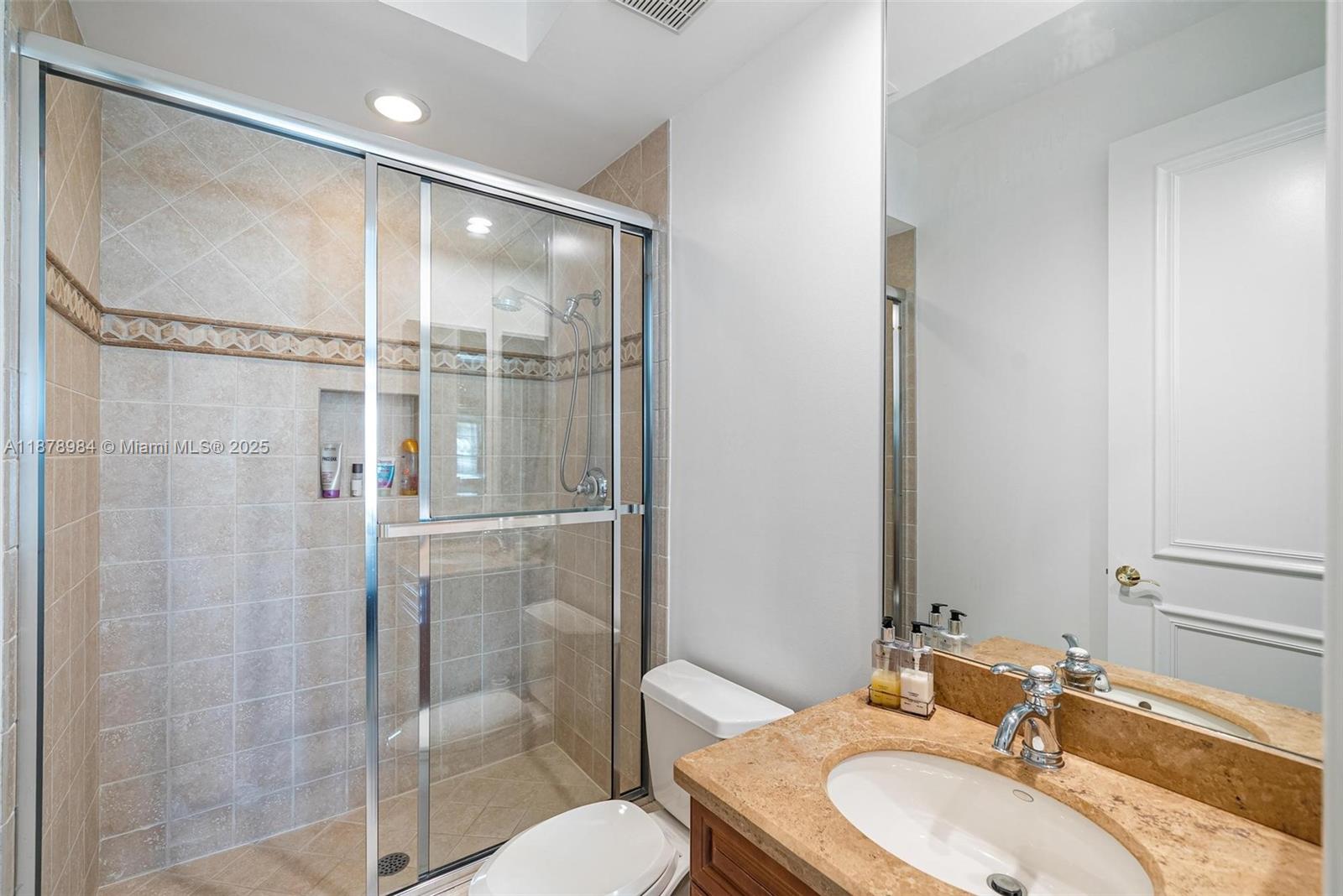Photo of 1260 Hatteras Ln  (1260), Hollywood, Florida, 33019 - 3th bathroom
