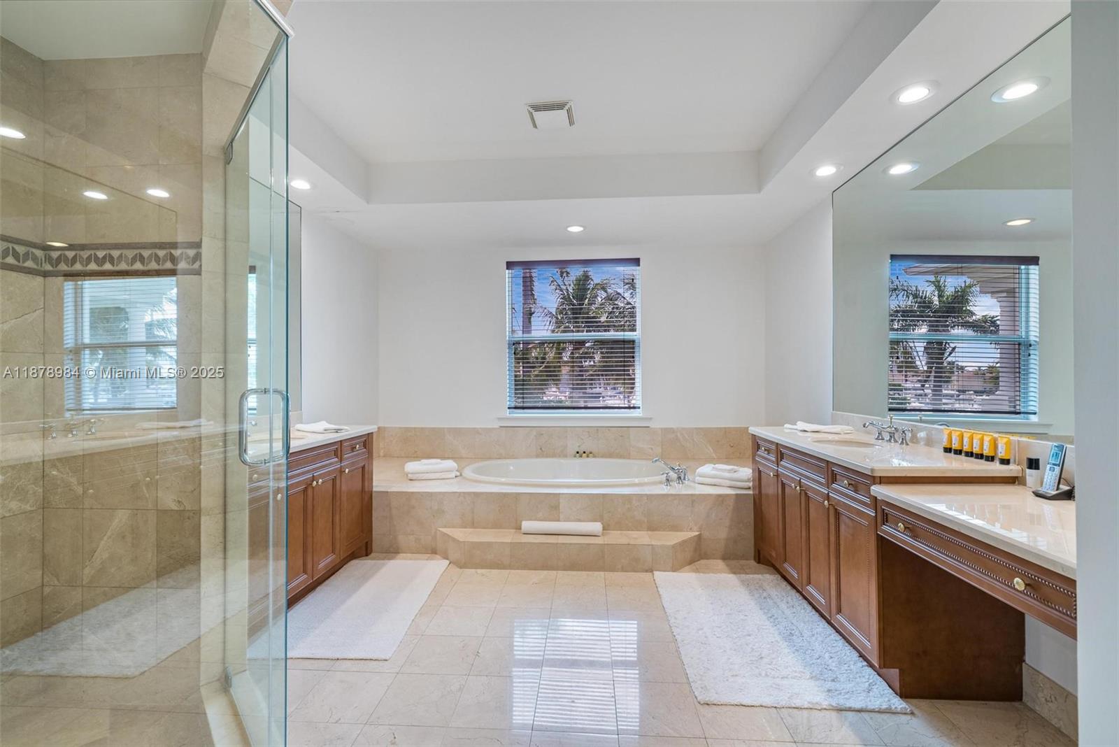 Photo of 1260 Hatteras Ln  (1260), Hollywood, Florida, 33019 - Master Bathroom