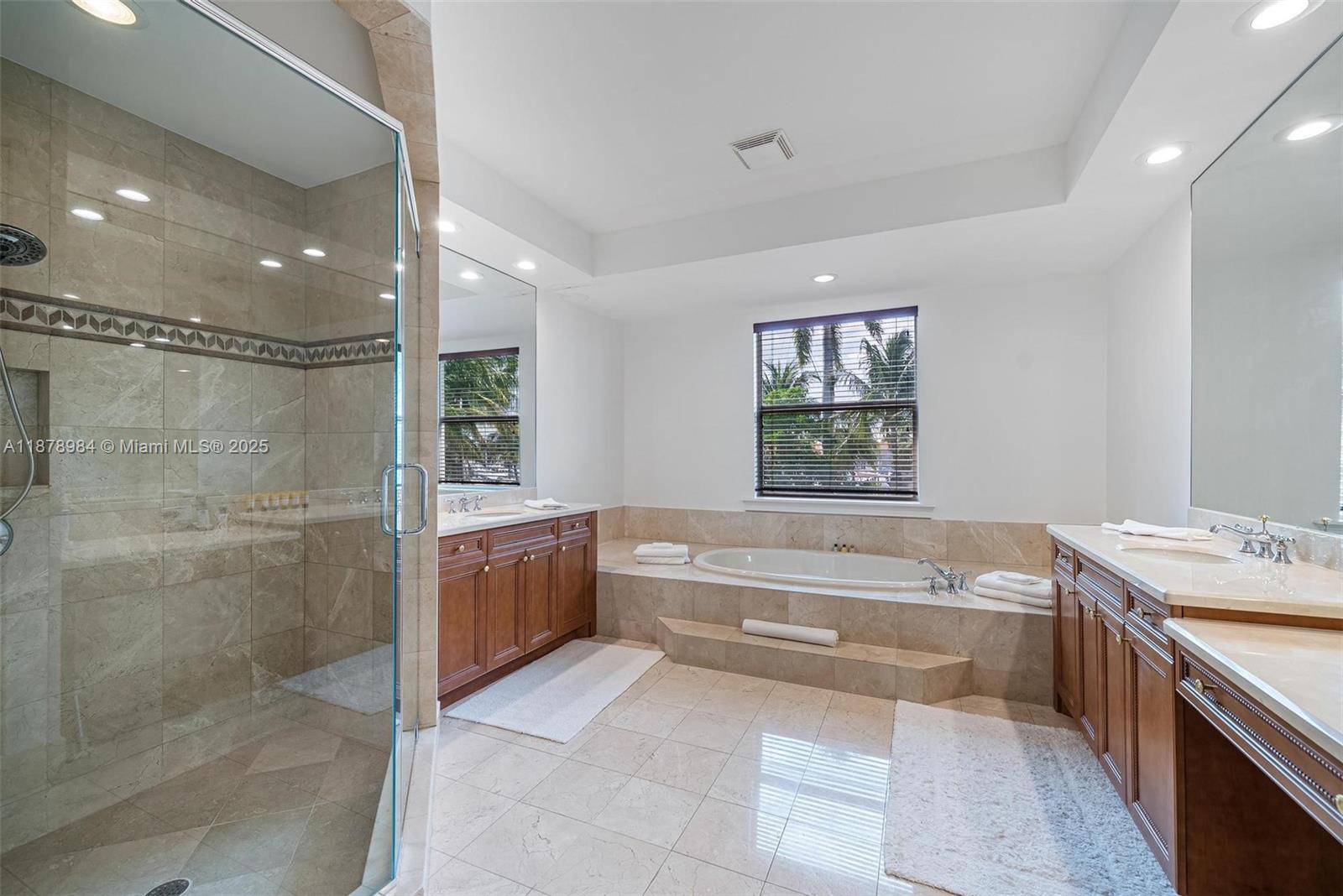 Photo of 1260 Hatteras Ln  (1260), Hollywood, Florida, 33019 - Master Bathroom