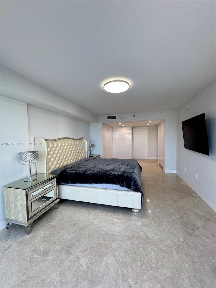 701 3 / 4 2078 sq. ft. $ 2025-09-16 0 foto