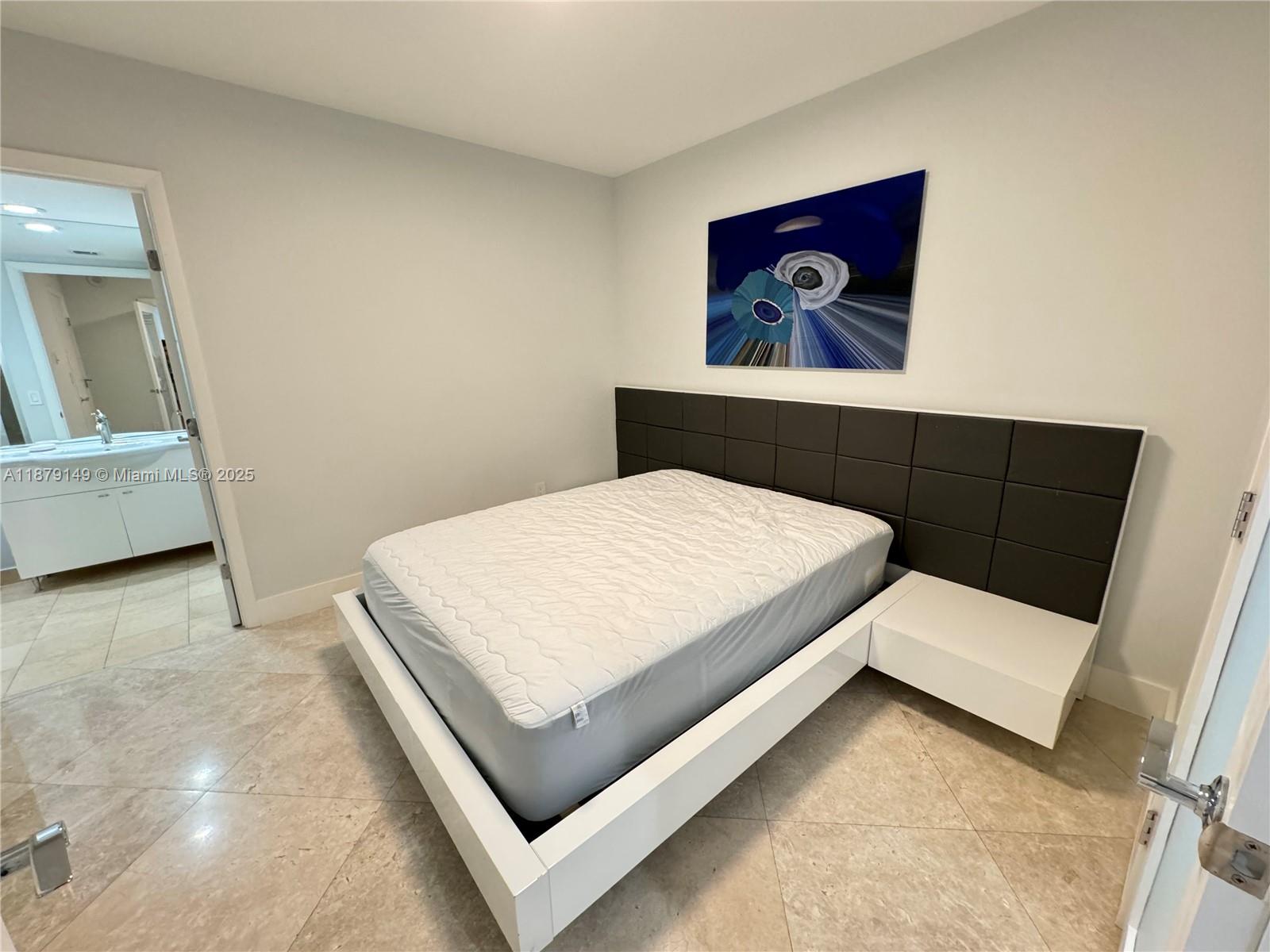 701 3 / 4 2078 sq. ft. $ 2025-09-16 0 foto