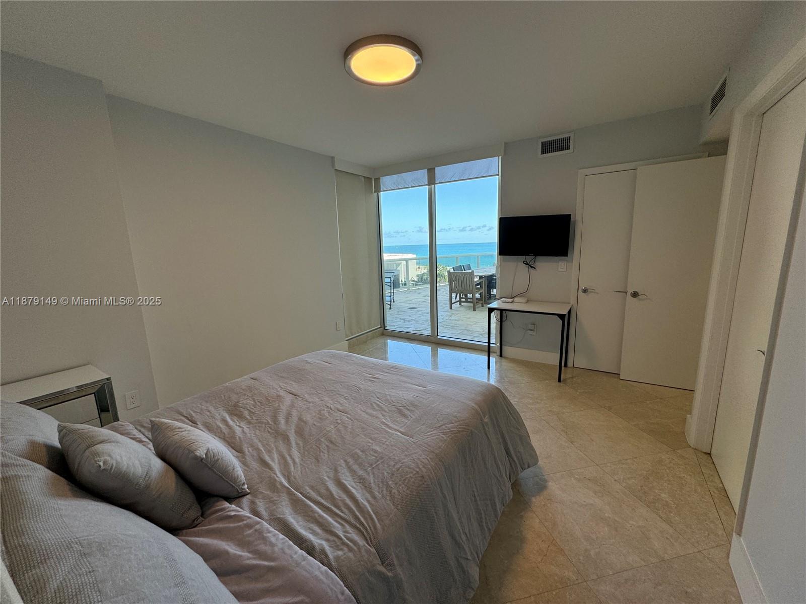 701 3 / 4 2078 sq. ft. $ 2025-09-16 0 foto