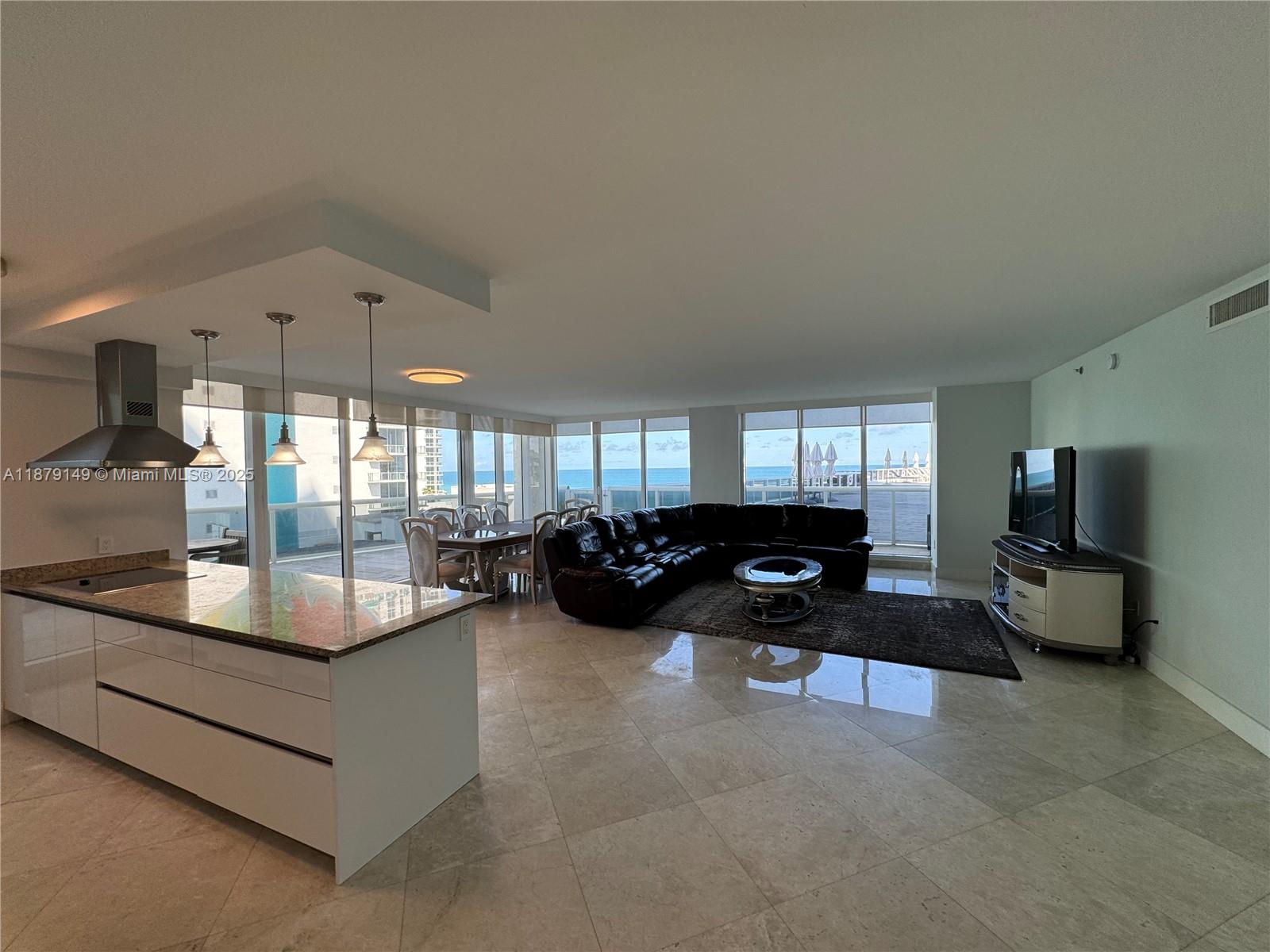 701 3 / 4 2078 sq. ft. $ 2025-09-16 0 foto
